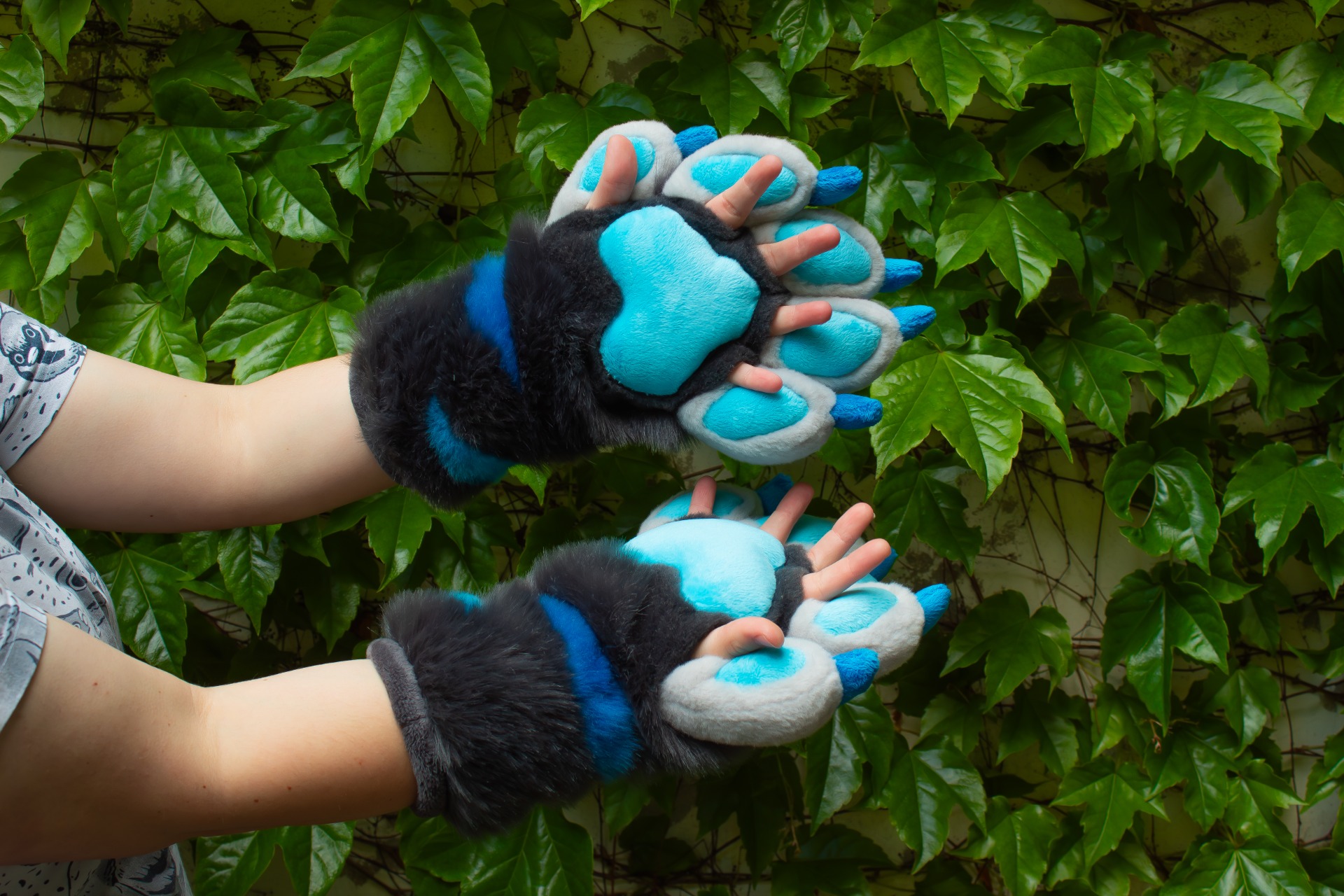 Finger slits